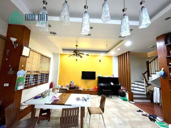 Bán Nhà Phố Hoàng Quốc Việt 53m2 x 5 tầng, 4 phòng ngủ, khu phân lô ô tô tránh, gần Phố ngõ rộng,