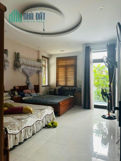 BÁN NHÀ 4 TẦNG GÓC 2 MẶT TIỀN ĐƯỜNG LÊ VĂN ĐỨC SÁT CV THANH NIÊN