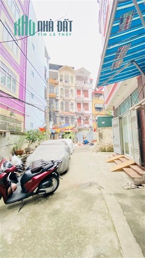 Bán nhà lô góc, phân lô ô tô đỗ cổng Đường Láng 44m2x5 tầng, giá 8.8 tỷ.