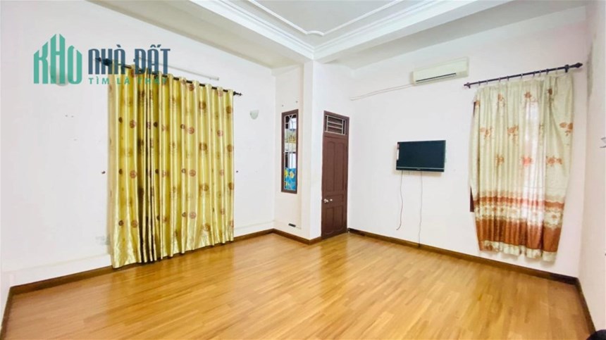 Bán nhà lô góc, phân lô ô tô đỗ cổng Đường Láng 44m2x5 tầng, giá 8.8 tỷ.