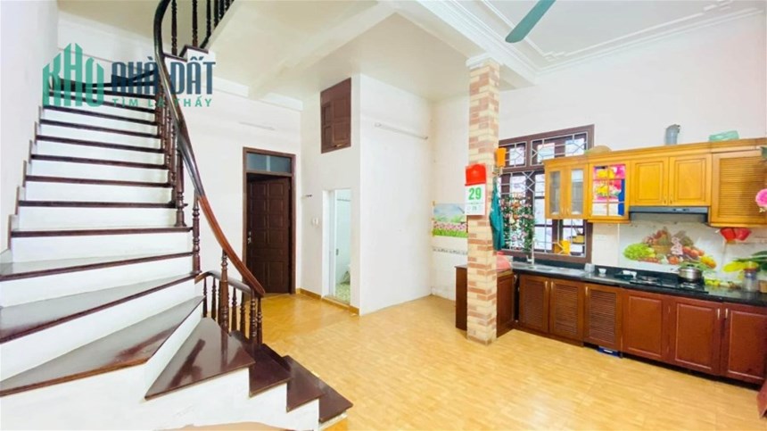 Bán nhà lô góc, phân lô ô tô đỗ cổng Đường Láng 44m2x5 tầng, giá 8.8 tỷ.