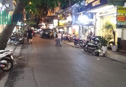 Bán nhà mặt phố Hàng Hành, cách Hồ Hoàn Kiếm chỉ 20m, doanh thu 4 tỷ/năm - LH: 0906299843