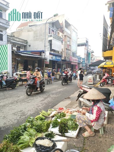 60m vuông đất ngay ngã 3 chợ Chúc Sơn
.
 Khu này chắc ko cần giới thiệu mọi người cũng biết nó tiện