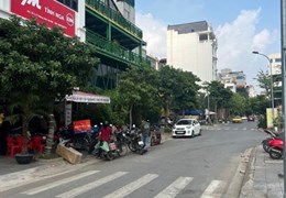 BÁN ĐẤT TẶNG NHÀ TRUNG TÂM ĐÔNG ANH, LÀN ĐƯỜNG 4 Ô TÔ, DÃY NGÂN HÀNG SẦM UẤT
