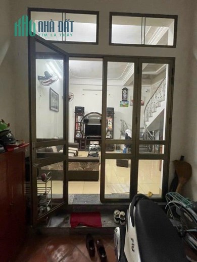 BÁN GẤP NHÀ BỒ ĐỀ LONG BIÊN . 50M x 3T . NGÕ THÔNG , SÁT PHỐ . GIÁ 3.5 TỶ .