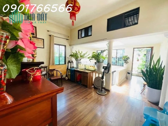 Mặt Phố Quận Đống Đa, Phố Cát Linh 126m x 5 tầng, Giá 4x tỷ