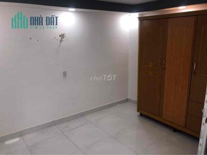 Nhà 3 lầu MTKD đường Văn Cao, sát đường Nguyễn Sơn - 10 triệu
