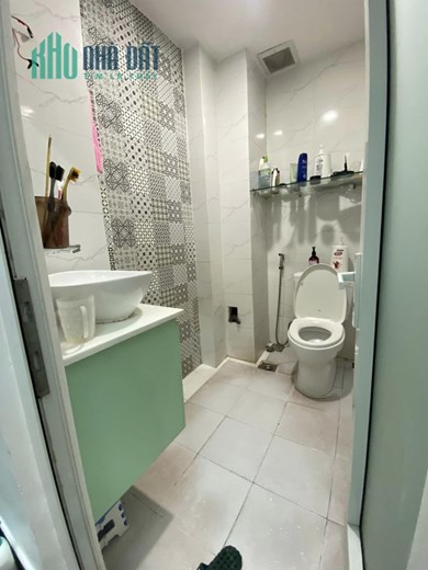 Nhà mới 5 phòng ngủ, hẻm thông ra Hoàng Hoa Thám.
