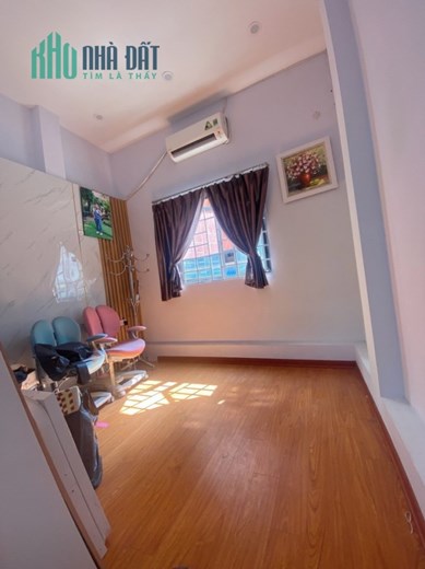 SIÊU RẺ. Bán nhà Ngã Tư Sở, Thanh Xuân. 30m2 x 4 Tầng. NHÀ ĐẸP. 2 THOÁNG. Nhỉnh 3 Tỷ.
