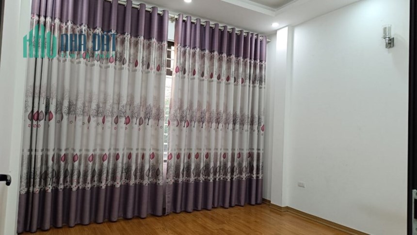 Bán nhà mặt ngõ đường Hoàng Mai, kinh doanh, ô tô tránh 38m2x5 tầng chỉ 5.5 tỷ.