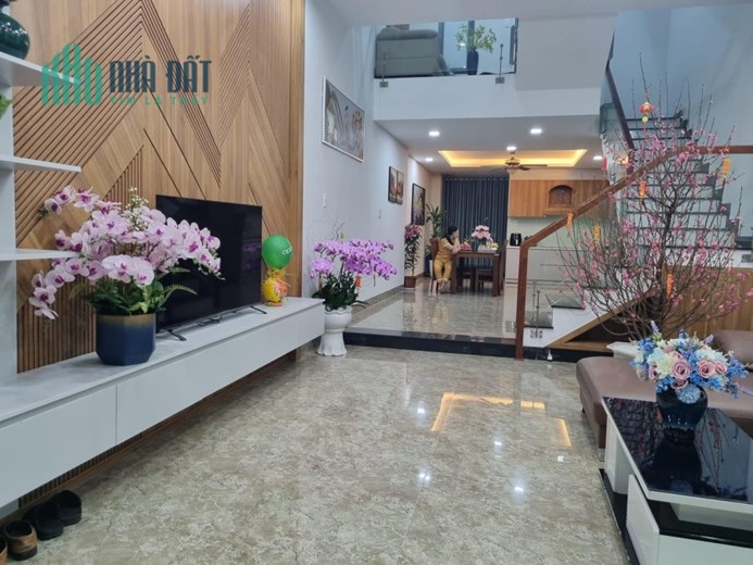 Sốc chỉ hơn 3tỷ đã sỡ hữu ngay căn nhà 3 tầng mới cứng đương Đồng Trí, Đà Nẵng