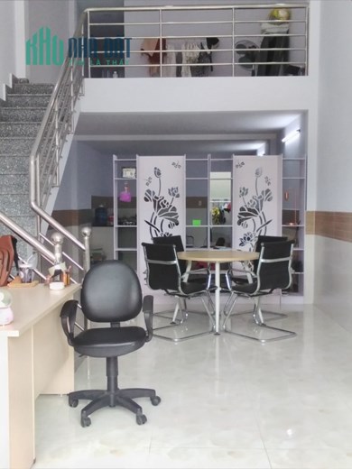 Do cậu mình đi nước ngoài định cư nên cần bán nhà 
trên đường Võ Văn Vân Hẻm C6