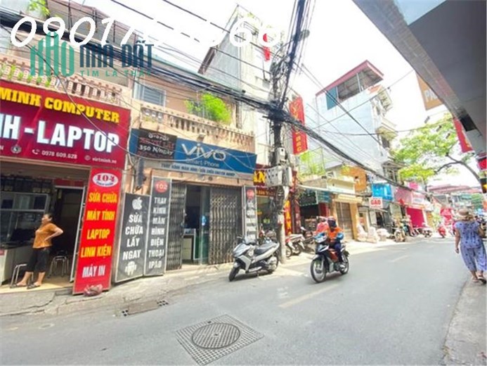 Bán Đất tặng nhà, mặt Phố Quan Nhân 65m x 3t, Giá hơn 10 tỷ.