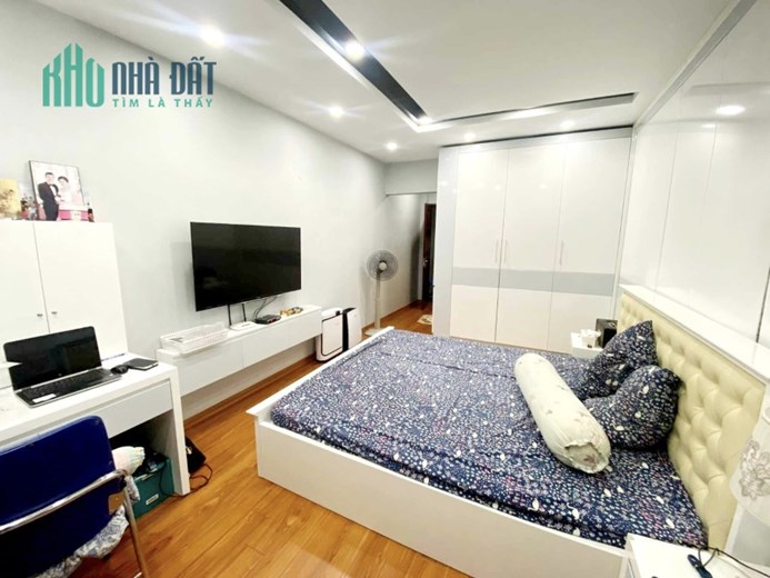 Bán Nhà Phố Phùng Chí Kiên 52/60m2 x 5 tầng 6 phòng ngủ đầy đủ công năng, gần Phố, tặng full nội