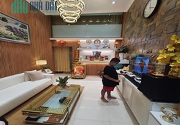 Nhà HXH hạ chào 2,5 tỷ, Nguyễn Trãi, Nguyễn Cư Trinh, Q1, 64m2, 2 tầng.