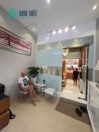 Nhà HXH hạ chào 2,5 tỷ, Nguyễn Trãi, Nguyễn Cư Trinh, Q1, 64m2, 2 tầng.