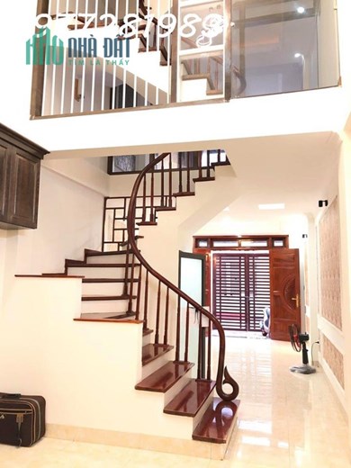 Nhà dân xây SÁT ROYAL PARK, 2 XE TẢI TRANH, GIÁ 5.2 TỶ