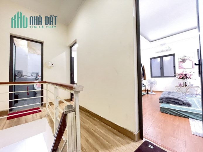 NHÀ LẠCH TRAY SÂN CỔNG RIÊNG DIỆN TÍCH RỘNG OTO ĐỖ SÁT NHÀ.