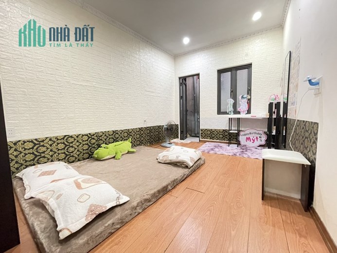 NHÀ LẠCH TRAY SÂN CỔNG RIÊNG DIỆN TÍCH RỘNG OTO ĐỖ SÁT NHÀ.