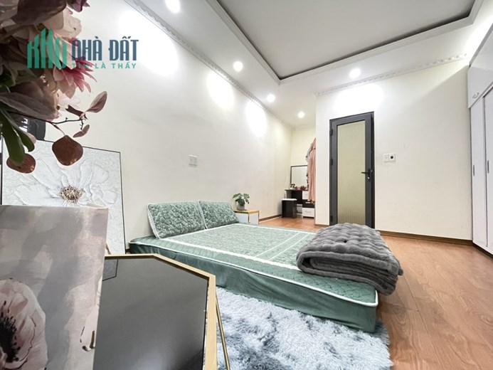 NHÀ LẠCH TRAY SÂN CỔNG RIÊNG DIỆN TÍCH RỘNG OTO ĐỖ SÁT NHÀ.