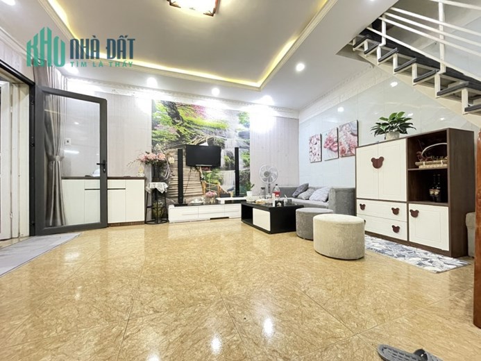 NHÀ LẠCH TRAY SÂN CỔNG RIÊNG DIỆN TÍCH RỘNG OTO ĐỖ SÁT NHÀ..