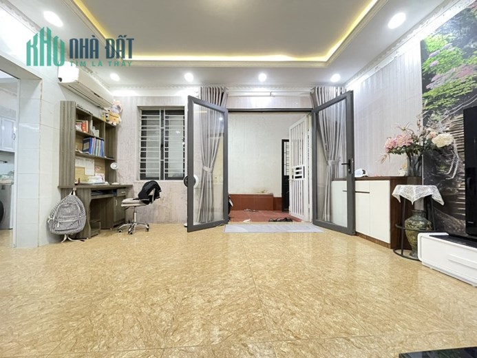 NHÀ LẠCH TRAY SÂN CỔNG RIÊNG DIỆN TÍCH RỘNG OTO ĐỖ SÁT NHÀ..