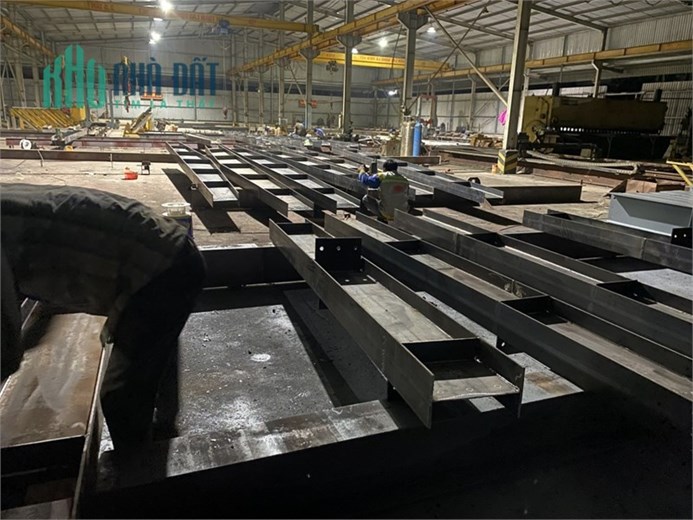 bán nhà xưởng đang có hợp đồng cho thuê lâu dài, Kết Cấu thép, trạm điện công suất lớn