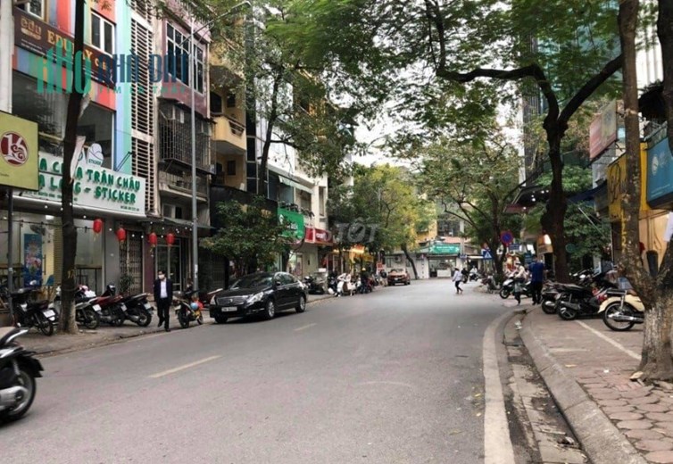 Chính chủ bán nhà mặt phố Nguyên Hồng, tiện kinh doanh. Mặt tiền 5,8m