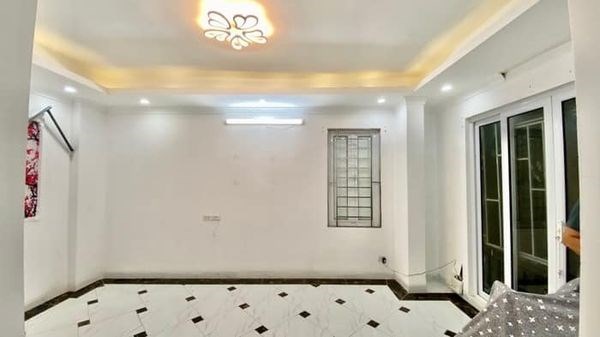 Bán nhà Tam Trinh, Yên Sở 30m 6 tầng 3.15 tỷ vài bước ra oto