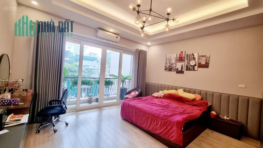 Nhà Phạm Ngọc Thạch, Đống Đa, ô tô, kinh doanh sầm uất, DT 60m, giá 14 tỷ (thương lượng)