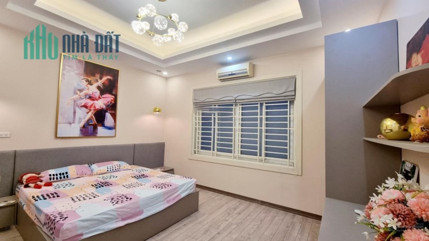 Nhà Phạm Ngọc Thạch, Đống Đa, ô tô, kinh doanh sầm uất, DT 60m, giá 14 tỷ (thương lượng)