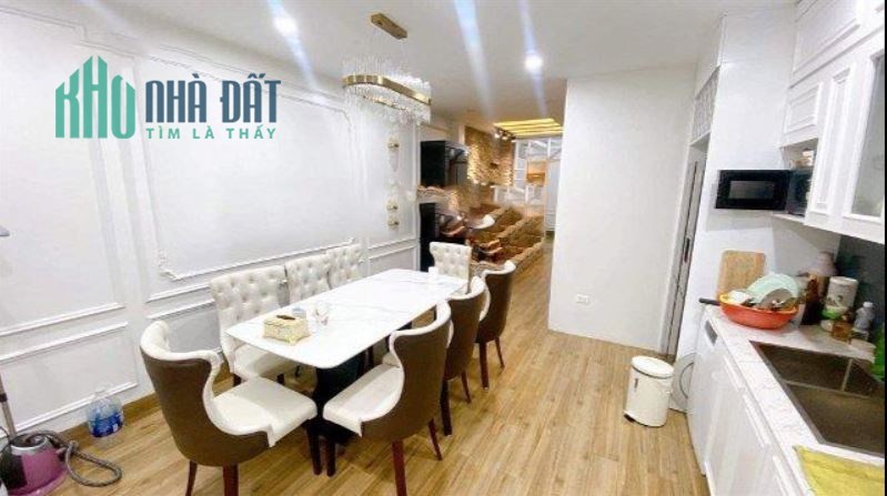Đẳng cấp biệt thự Hoàng Cầu, ô tô, kinh doanh, DT70m 7T thang máy, 15.5 tỷ (Thương lượng)