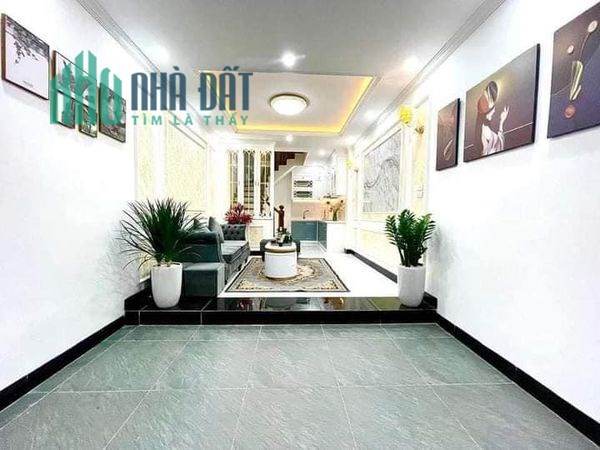 BÁN NHÀ ĐƯỜNG HOÀNG QUỐC VIỆT 45M2, Ô TÔ ĐỖ CỔNG GIÁ ĐẦU TƯ HƠN 3 TỶ