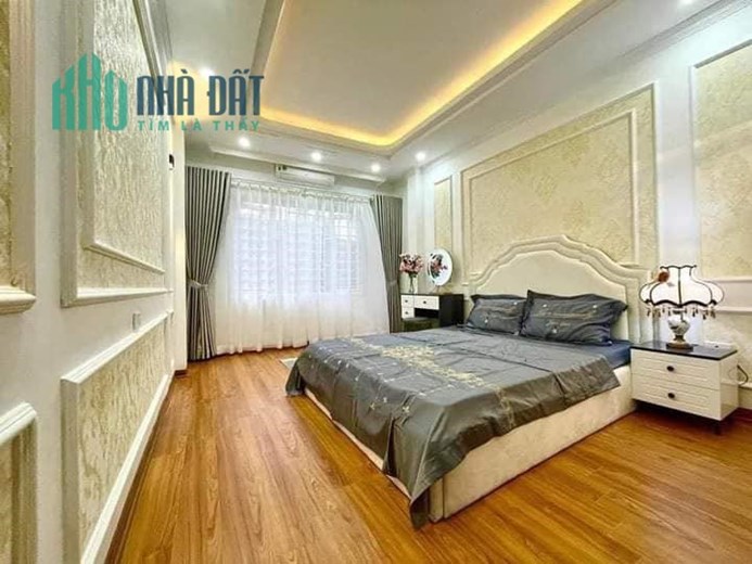 BÁN NHÀ ĐƯỜNG HOÀNG QUỐC VIỆT 45M2, Ô TÔ ĐỖ CỔNG GIÁ ĐẦU TƯ HƠN 3 TỶ