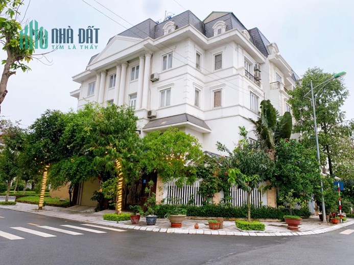 HIẾM !! Bán biệt thự đường Trung Hòa 160mx4T Lô Góc MT 15m oto tránh vỉa hè hơn 40 ty mua là lãi