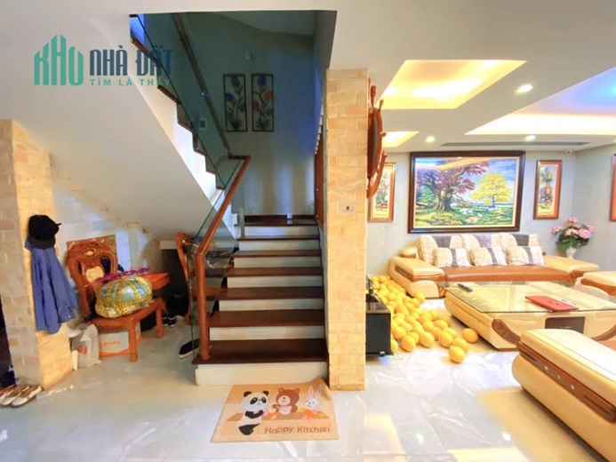 HIẾM !! Bán biệt thự đường Trung Hòa 160mx4T Lô Góc MT 15m oto tránh vỉa hè hơn 40 ty mua là lãi