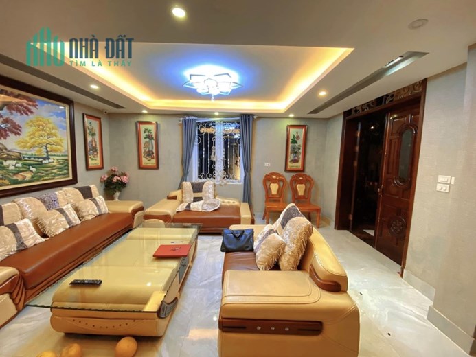 HIẾM !! Bán biệt thự đường Trung Hòa 160mx4T Lô Góc MT 15m oto tránh vỉa hè hơn 40 ty mua là lãi