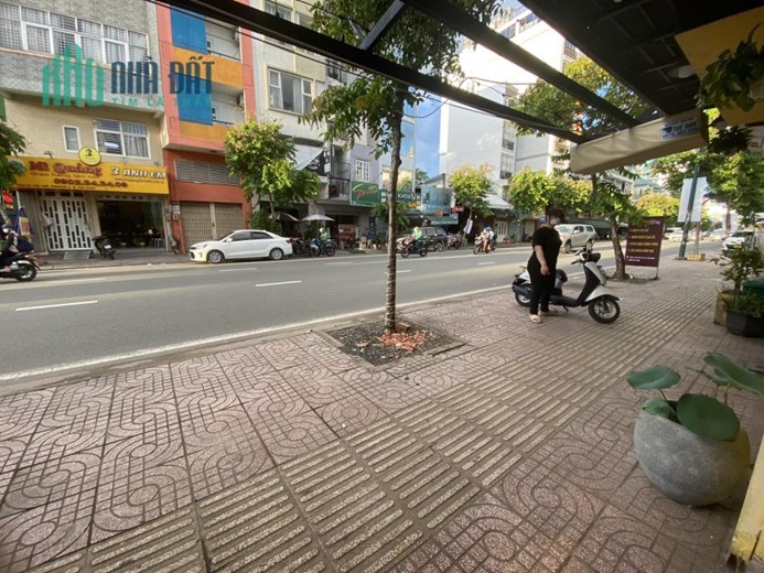 Cho thuê Căn góc 2 MTKD Bạch Đằng gần sân bay, ngang 15m, 15 triệu
