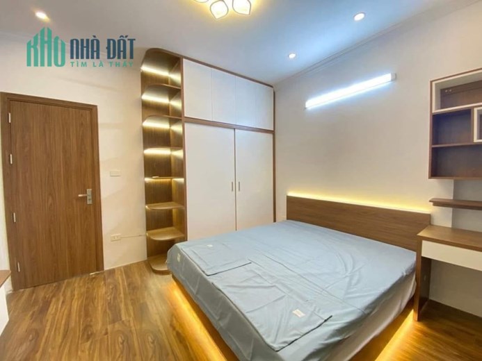 Bán nhà Nghi Tàm - Mặt Phố - kinh doanh - vỉa hè - 45m x 5 Tầng - MT 4m - vị trí đắc địa