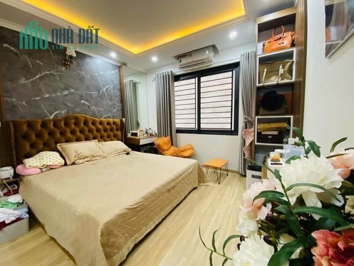 Bán nhà Nghi Tàm - Mặt Phố - kinh doanh - vỉa hè - 45m x 5 Tầng - MT 4m - vị trí đắc địa