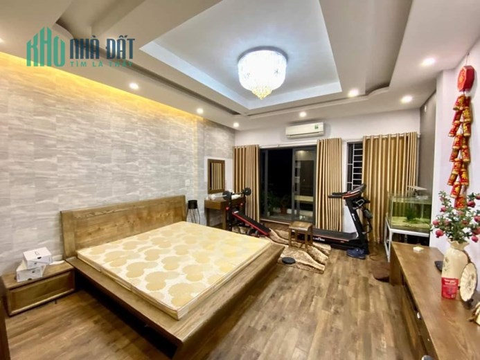 Bán Nhà Phố Ngọc Lâm, ÔTô Đỗ Cổng, 10M Ra Mặt Phố, Kinh Doanh, 60m2, 4 Tầng, Hơn 4 Tỷ.