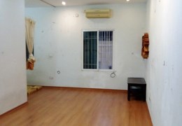 Cho thuê căn hộ chung cư, 2 phòng, 40m2, Tập thể Ban Đối ngoại, ngõ 409 Kim Mã.