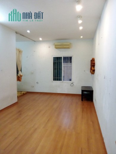 Cho thuê căn hộ chung cư, 2 phòng, 40m2, Tập thể Ban Đối ngoại, ngõ 409 Kim Mã.