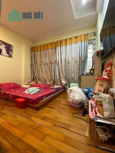 Bán nhà Đại La 32m xây 5 tầng mới xe con lùi cửa nhà vuông cách phố 20m giá 4 tỷ