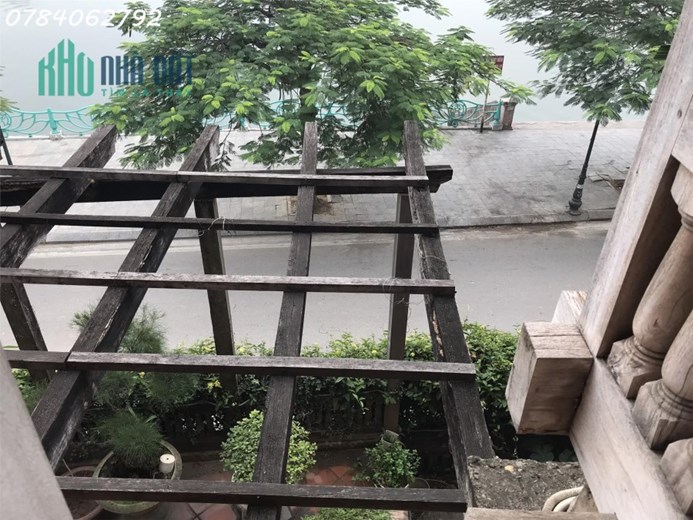 Chính chủ cần cho thuê nhà riêng mặt phố, vỉa hè rộng, nhìn ra hồ.