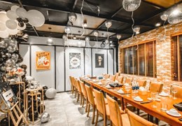 Cho Thuê măt bằng 2 tầng trống suốt đường Phạm Văn Đồng .