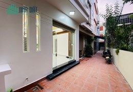 Bán nhà ngõ 229 Miếu Hai Xã, diện tích 50m 3 tầng GIÁ 2.68 tỉ, mới tinh, độc lập