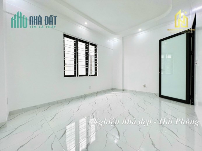 Bán nhà xây mới ngõ 152 Chợ Hàng, diện tích 40m 3 tầng GIÁ 2.6 tỉ, cực đẹp