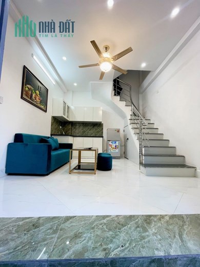 GIA ĐÌNH BÁN NHÀ PHỐ TÂN MAI DT:23M2 4 TẦNG MT:3.8M 3 PHÒNG NGỦ GIÁ 1..85 TỶ QUẬN HOÀNG MAI HÀ NỘI .