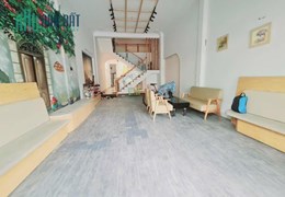 Cho thuê nhà 3 tầng mặt tiền : Nguyễn Hữu Dật , gần Tiểu La